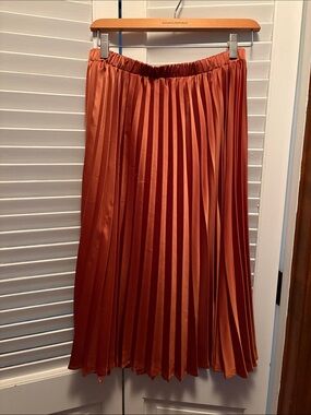 Solitaire Pleated Midi Skirt - Rust Orange